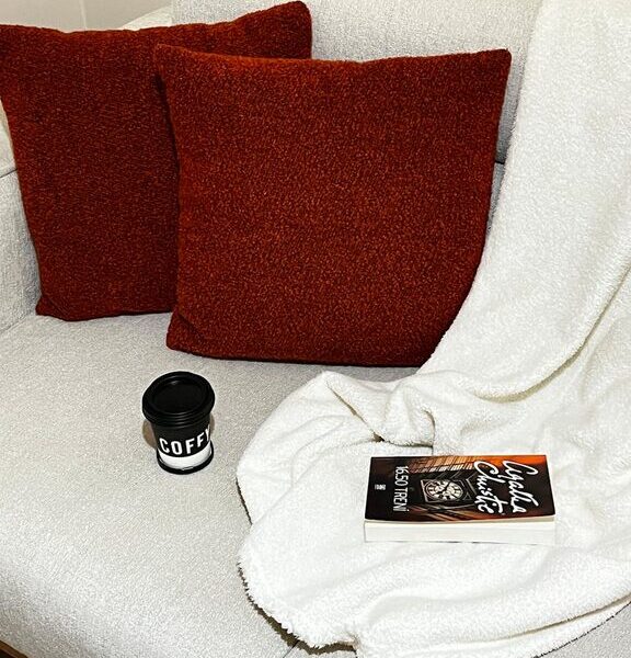 How to Create a Cozy Reading Nook in Your Home