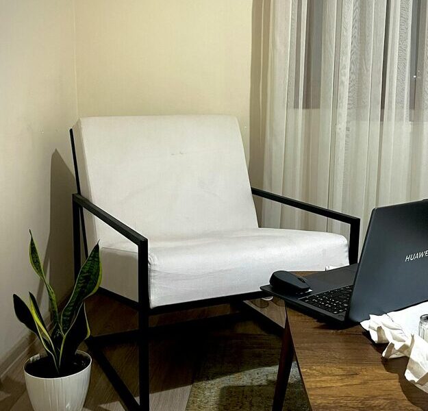 How to Create a Cozy and Productive Home Office Space